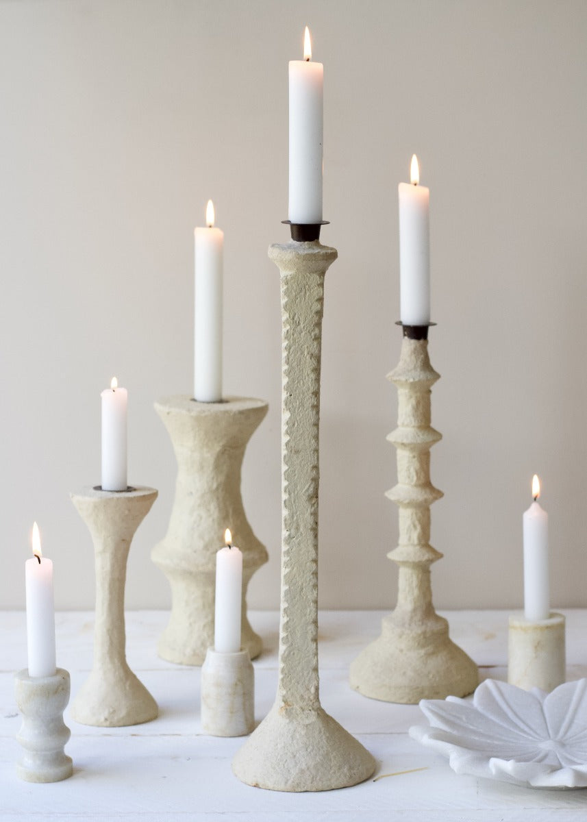 Hoher Kerzenständer aus Pappmaché