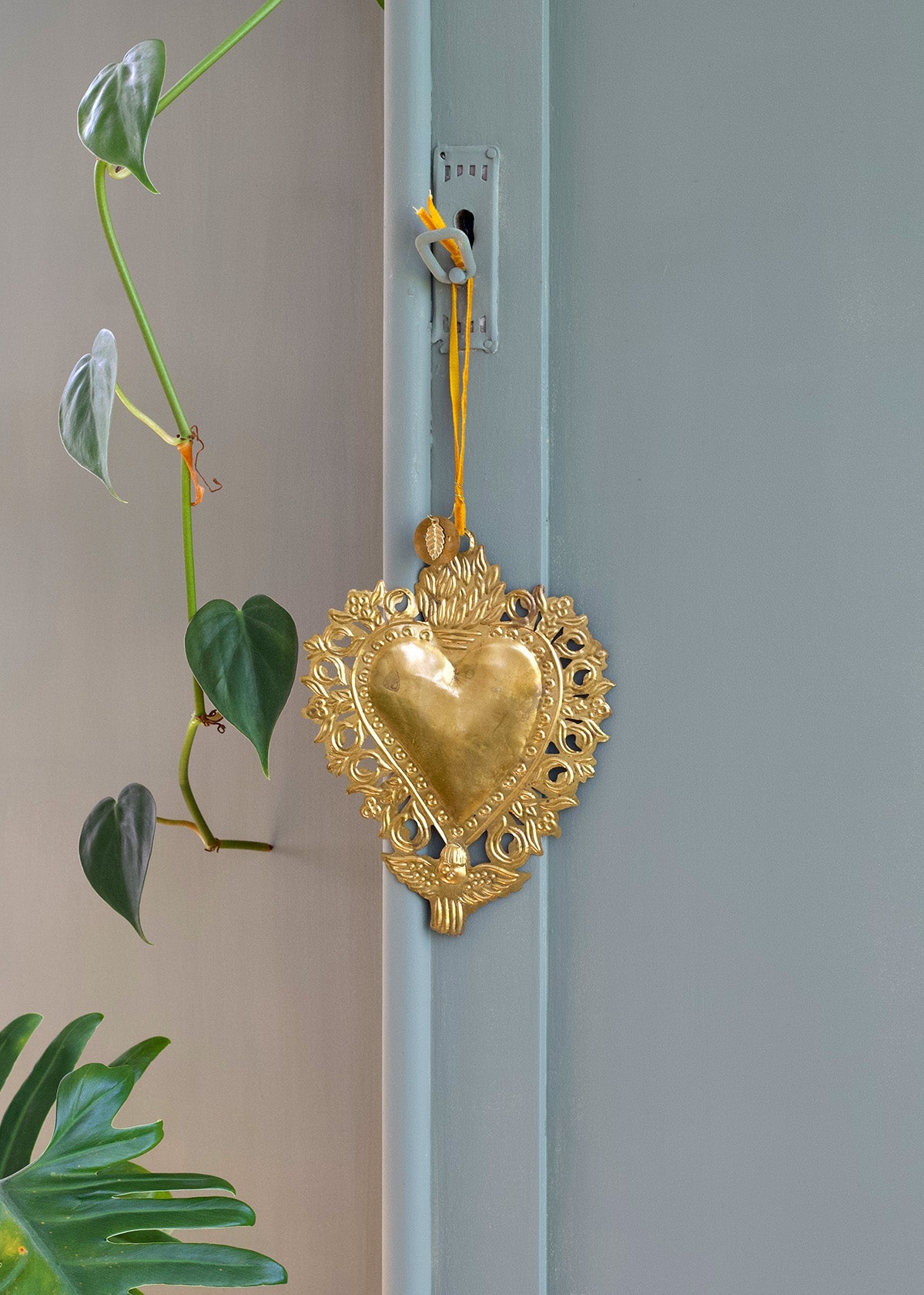 Angel sacred heart