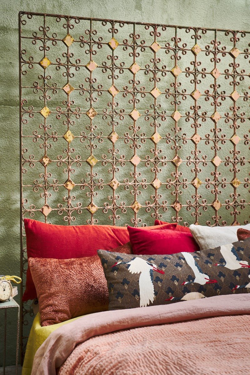Art-déco-Kissen mit Kranichmotiv