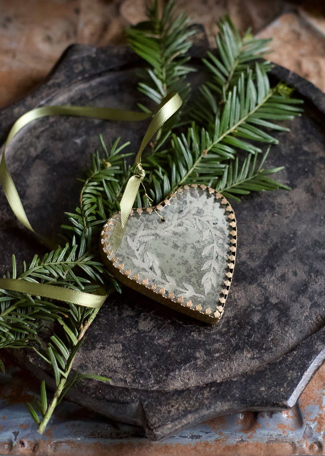 Mirror ornament heart