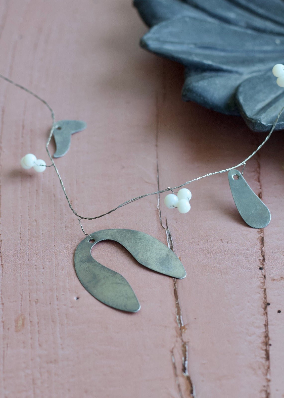 Mistletoe garland zinc