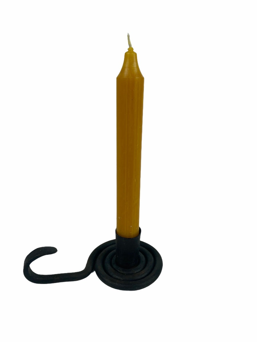 Schwarzer Kerzenständer mit Eisenspirale