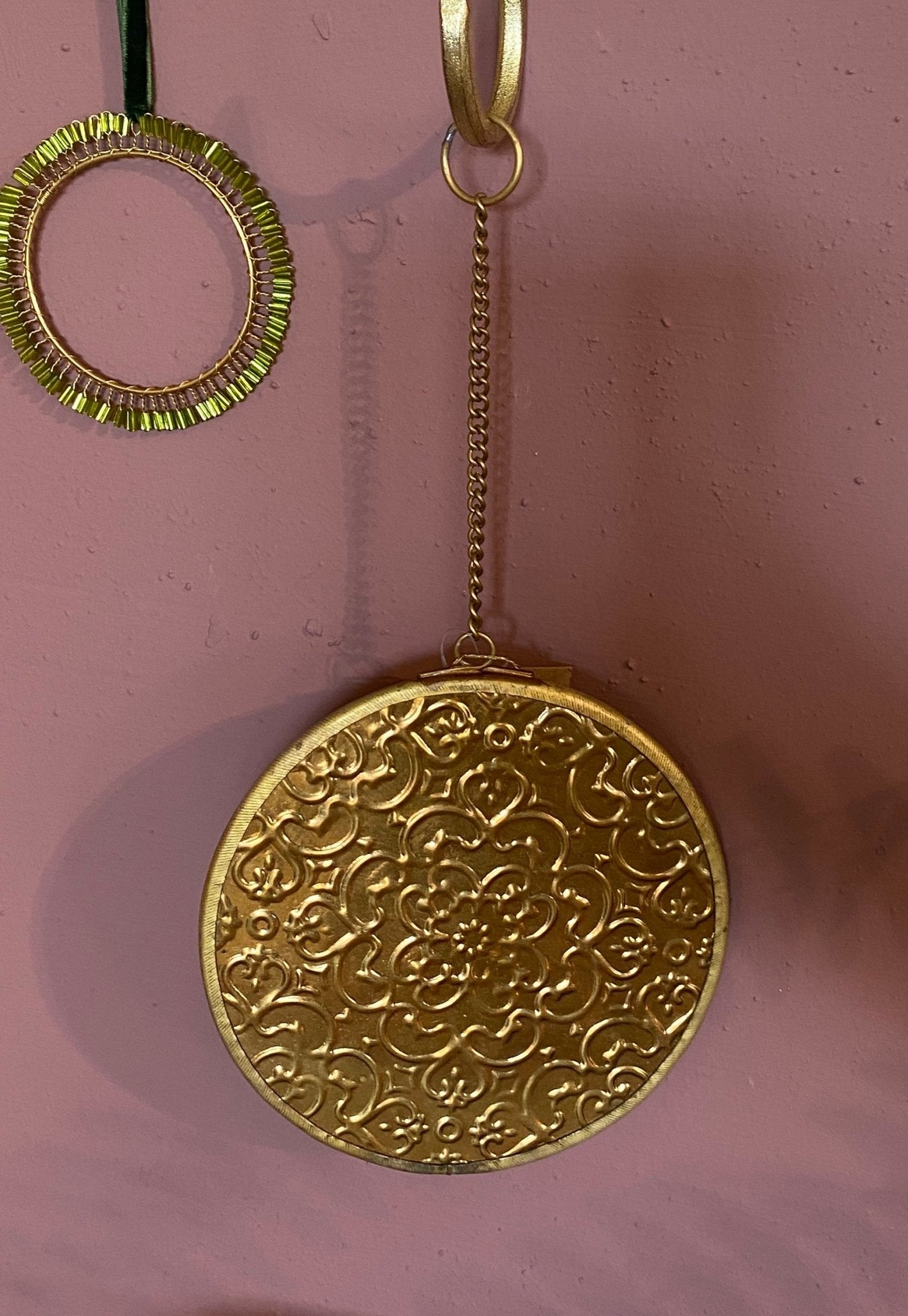Petit miroir mural rond