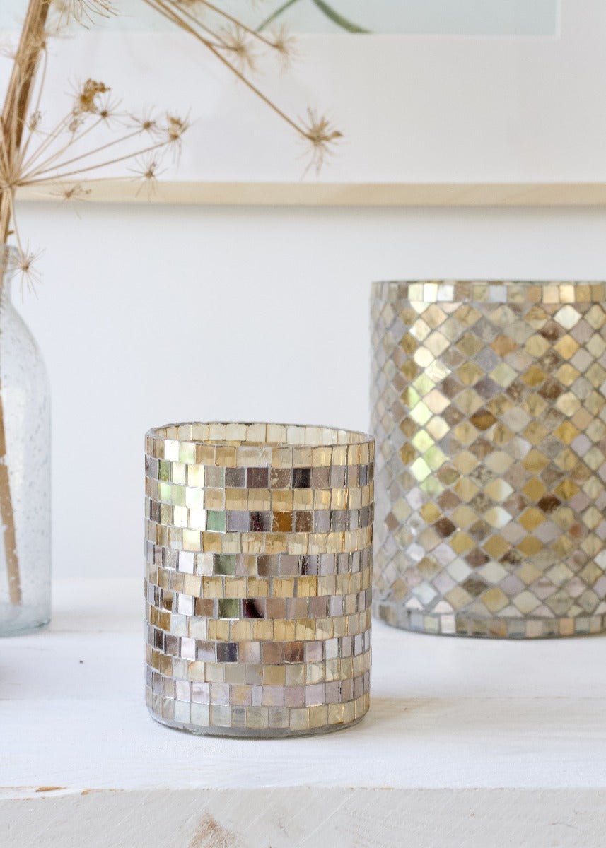 Vase gold-colored mosaic