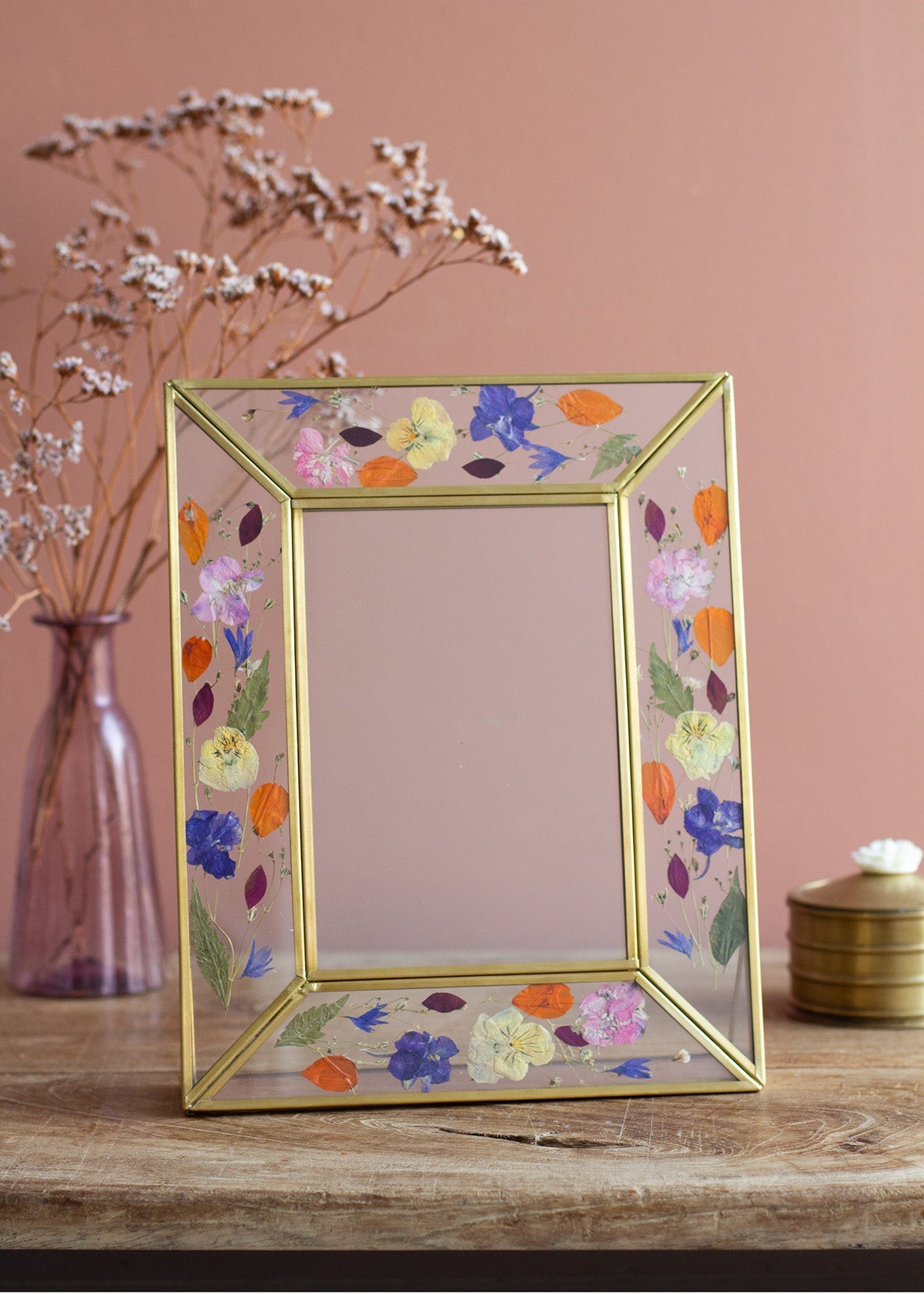 Fotorahmen mit gepressten Blumen