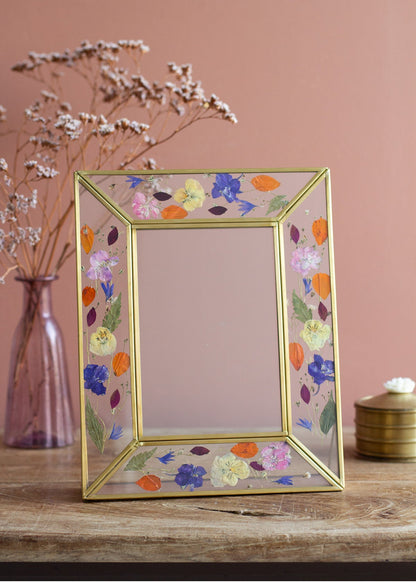 Fotorahmen mit gepressten Blumen