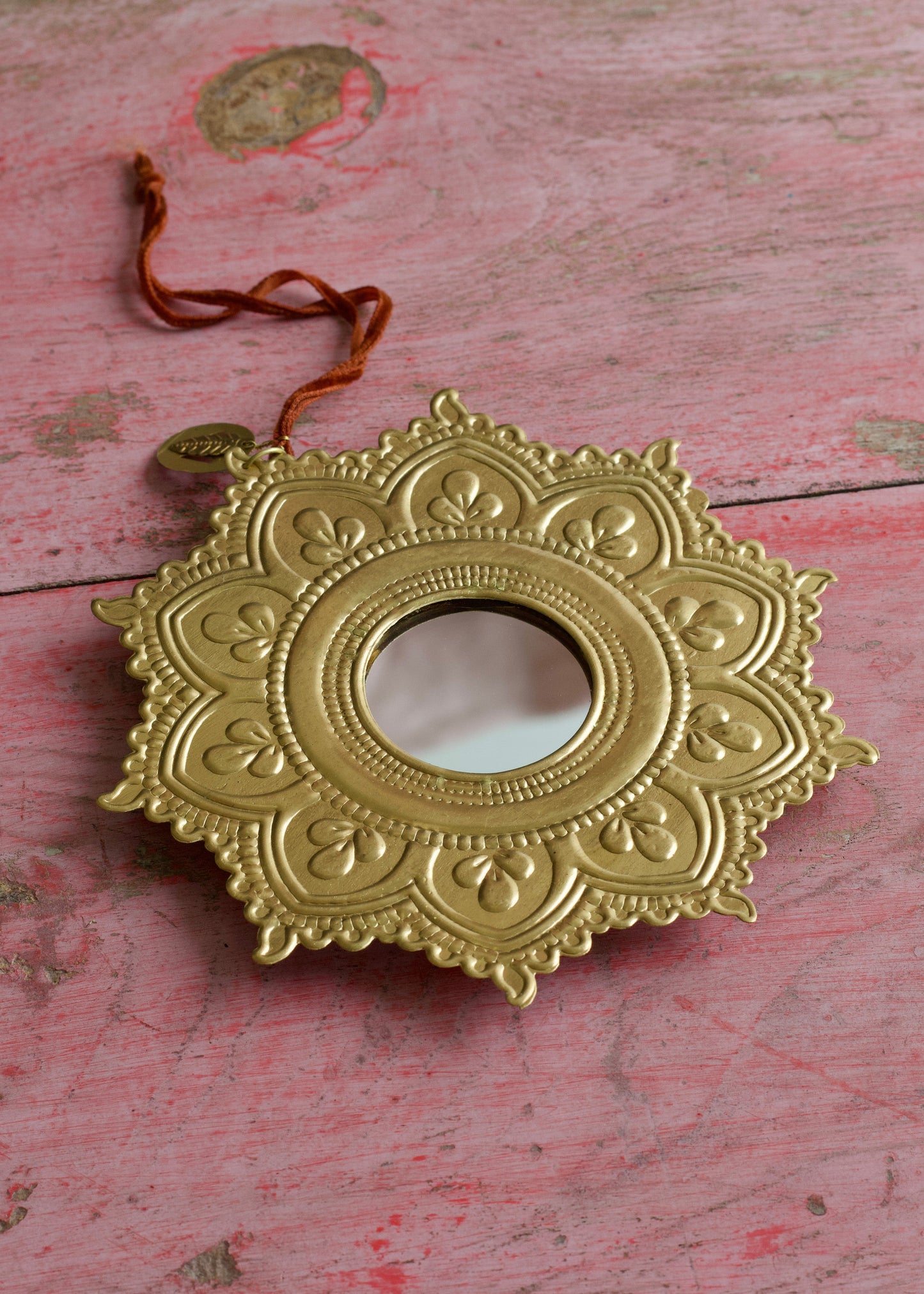 Henna Mirror