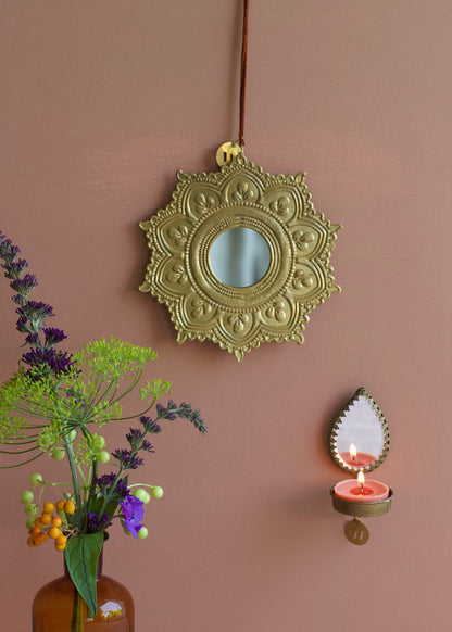 Henna Mirror