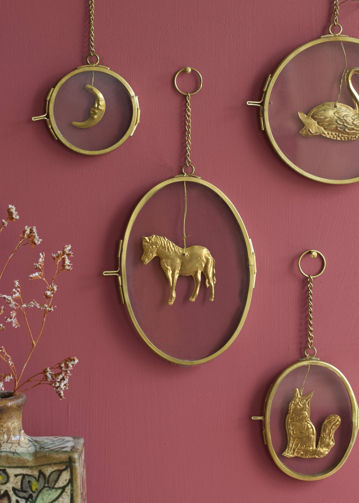 Round Hanging Photo Frame