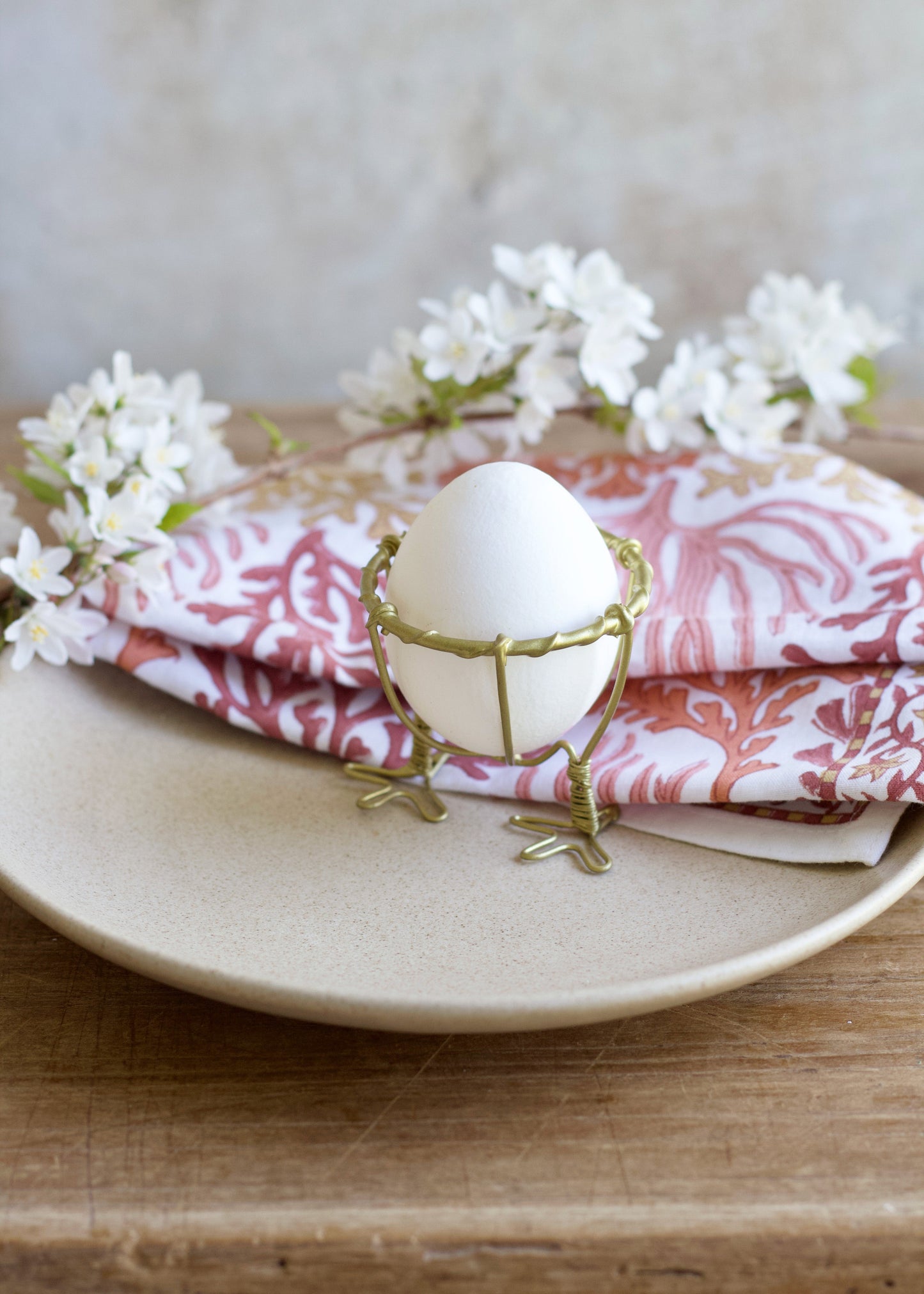 Walking egg holder