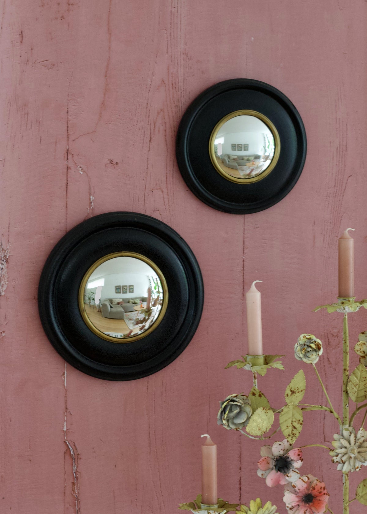 Convex mirror medium