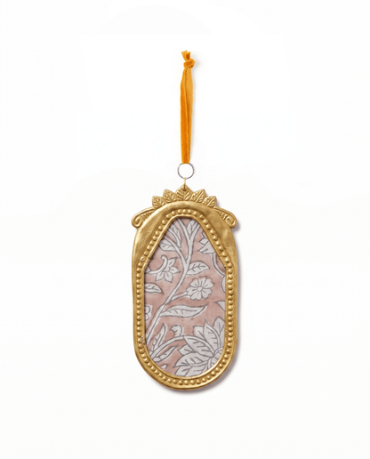 Astschmuck mit Holzperlen
