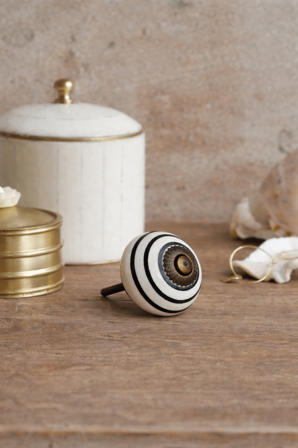 Keramische knop met zwarte lijn