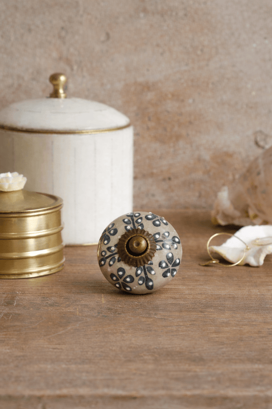 Ceramic Knob Grey Petal