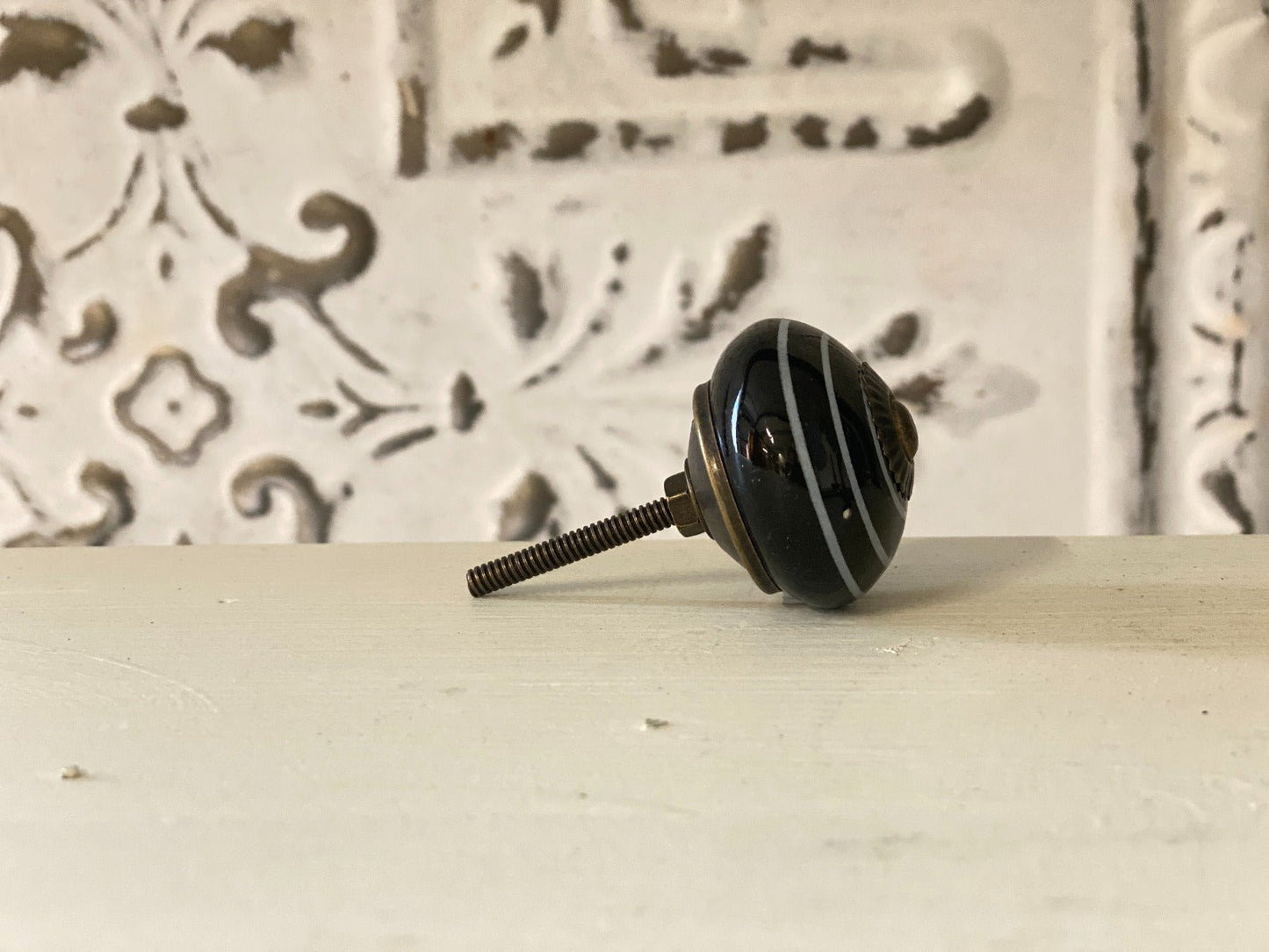 Keramische knop met witte lijn