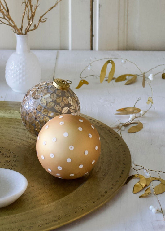 Boule de Noël en or mat