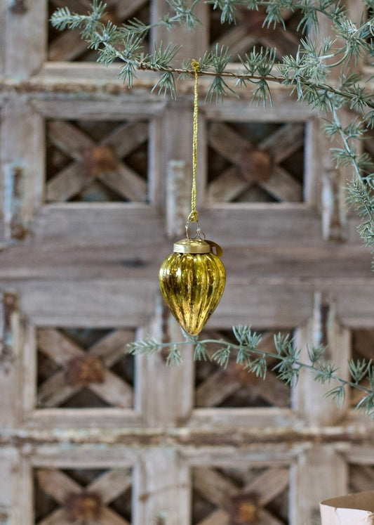 Cône de Noël doré brillant
