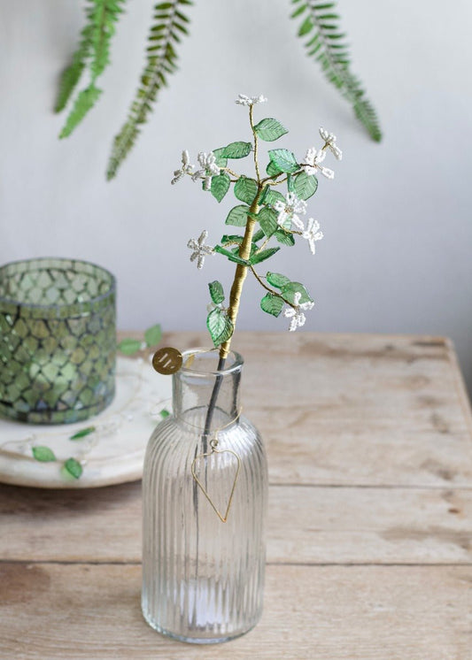 Fleurs et feuilles vertes