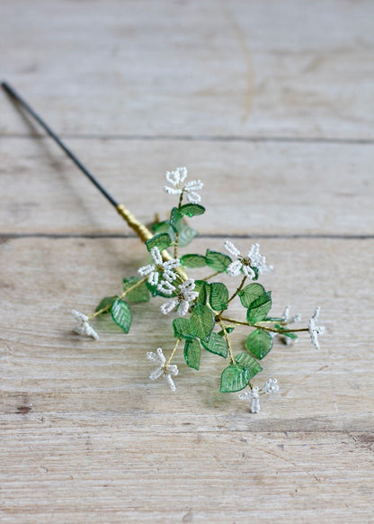 Fleurs et feuilles vertes