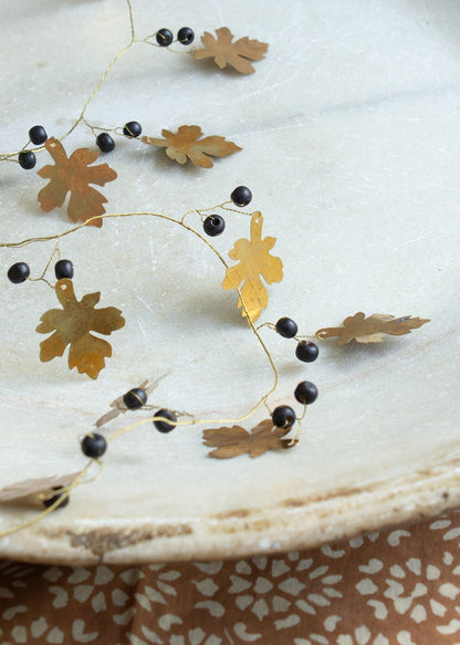 Garland Oak Black Berries
