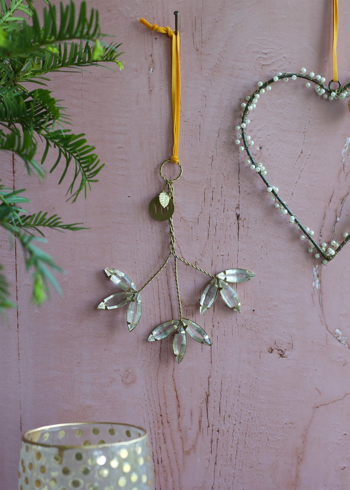 Glass leaves decoration
