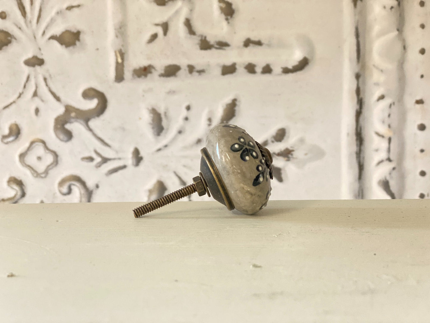 Ceramic Knob Grey Petal