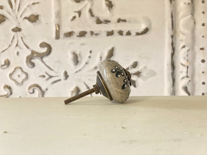 Ceramic Knob Grey Petal