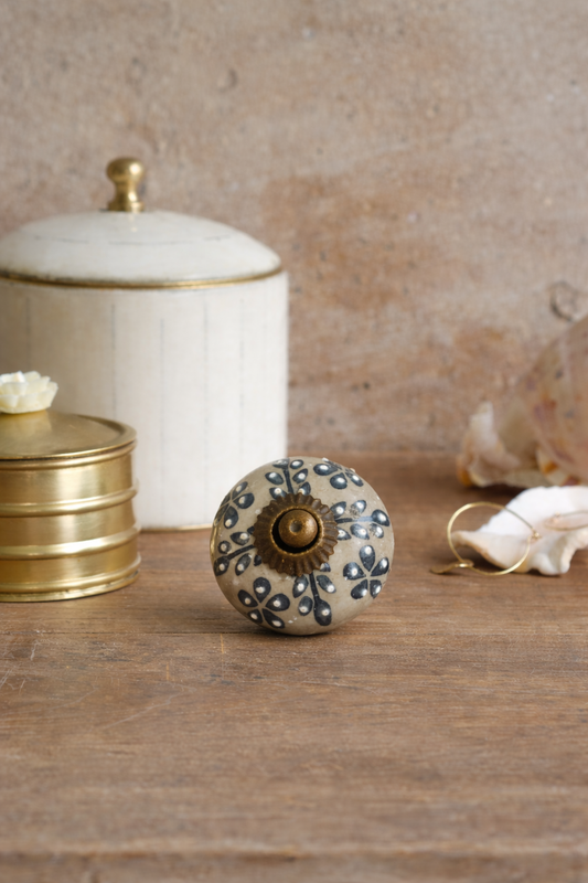 Ceramic Knob Grey Petal