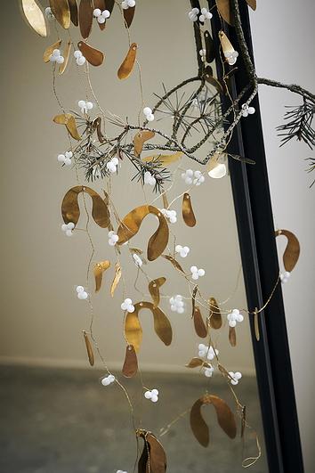 Mistletoe garland brass