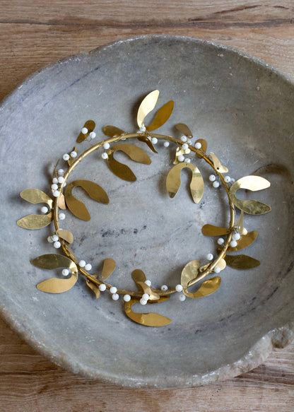 Mistletoe wreath brass