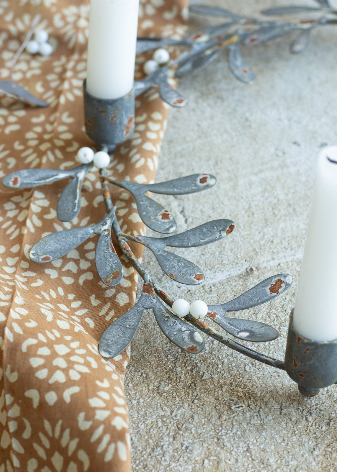 Mistletoe wreath candle holder