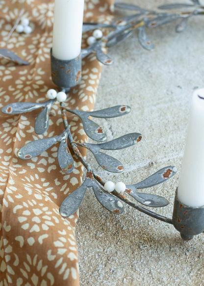 Mistletoe wreath candle holder