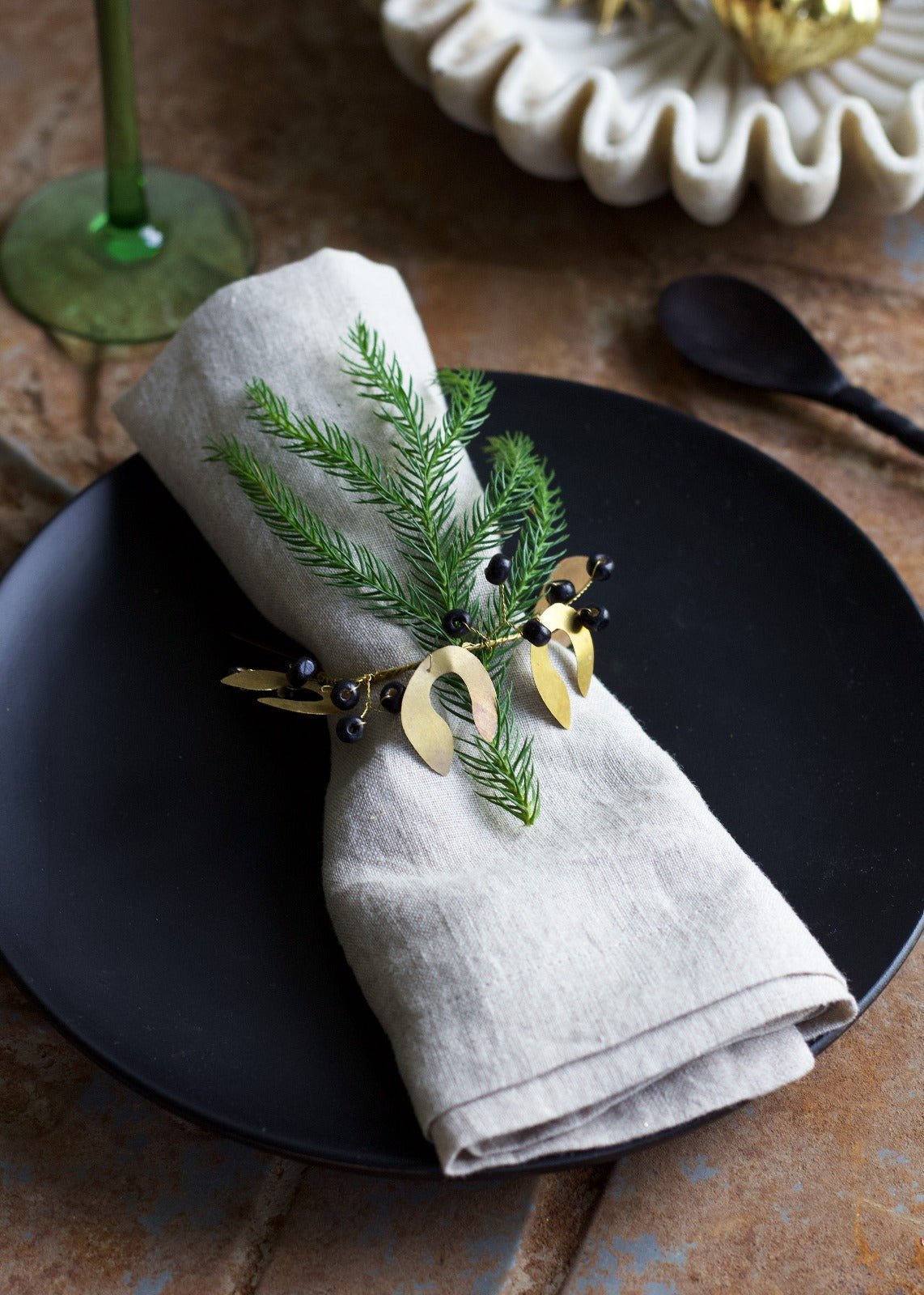 Napkin ring with black wooden beads