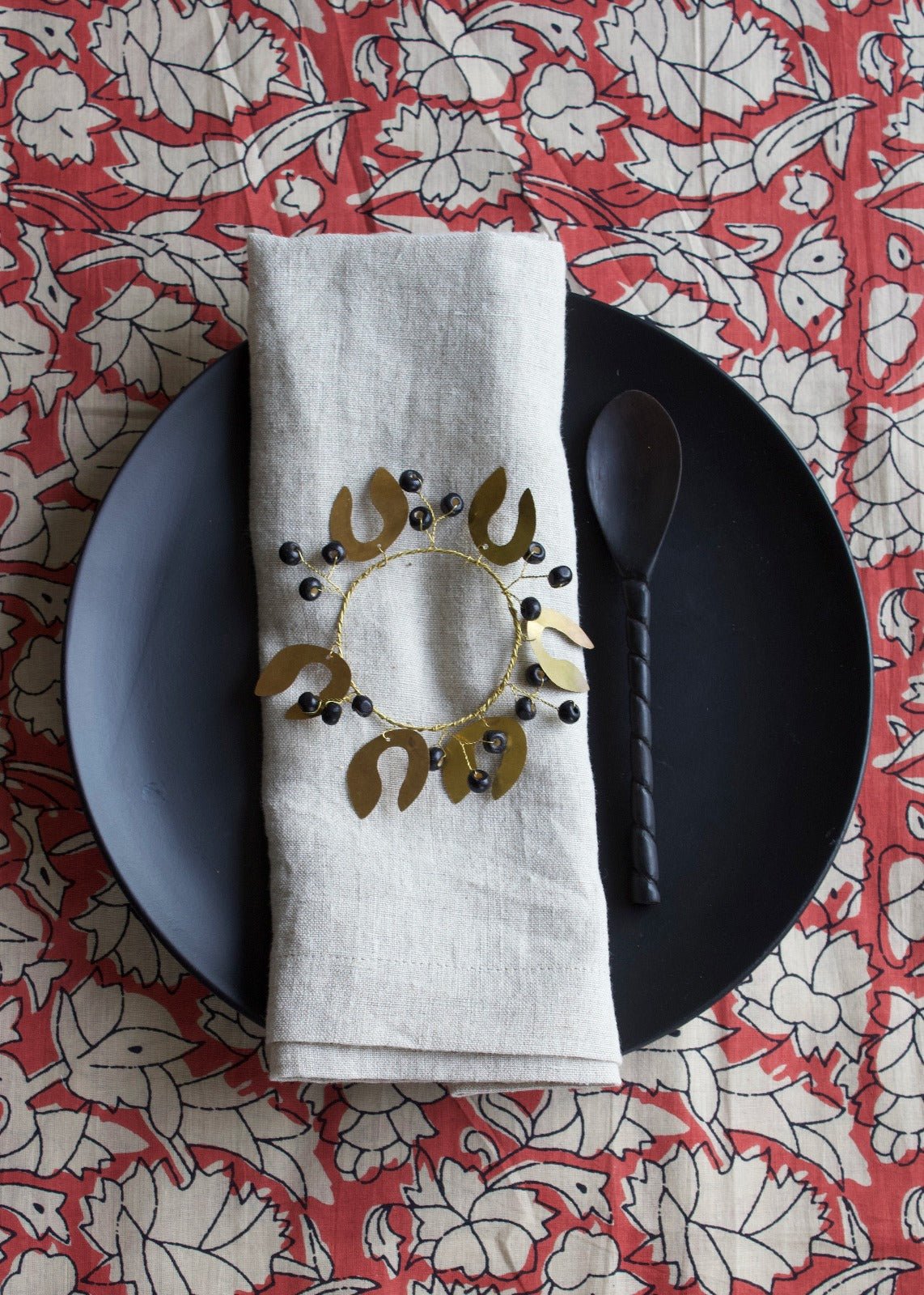 Napkin ring with black wooden beads