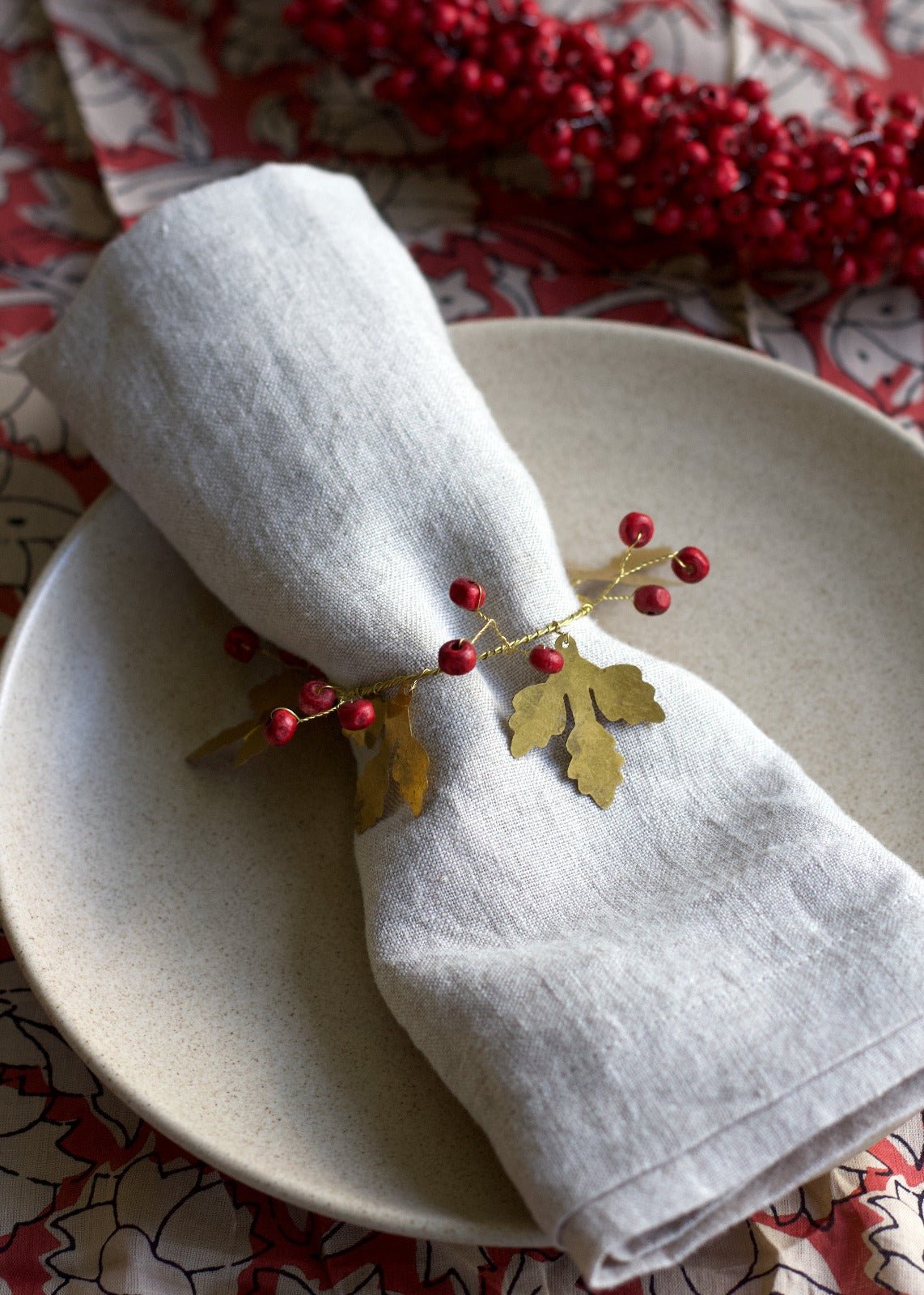 Napkin ring with red wooden beads