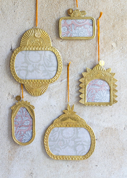 Oval Ex-Voto Photo Frame
