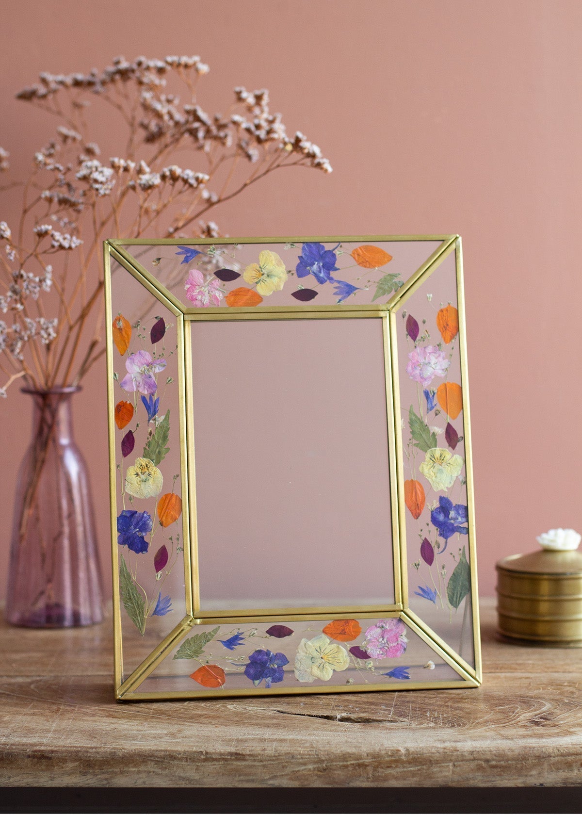 Fotorahmen mit gepressten Blumen