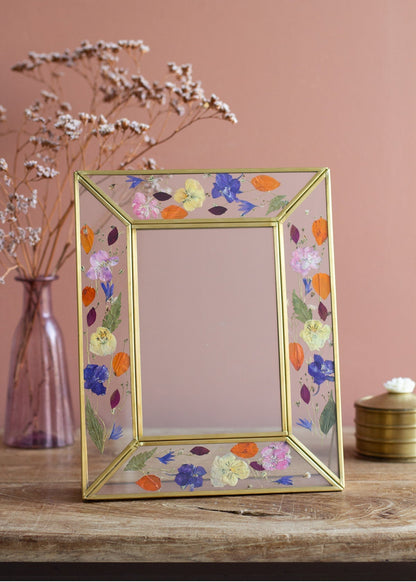 Fotorahmen mit gepressten Blumen