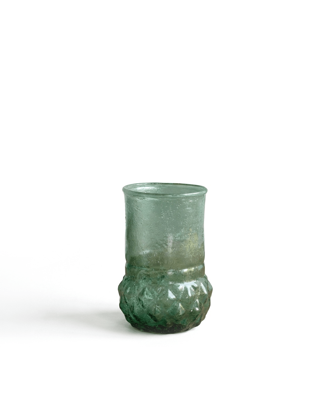Vase aus recyceltem Glas mit Diamantfuß