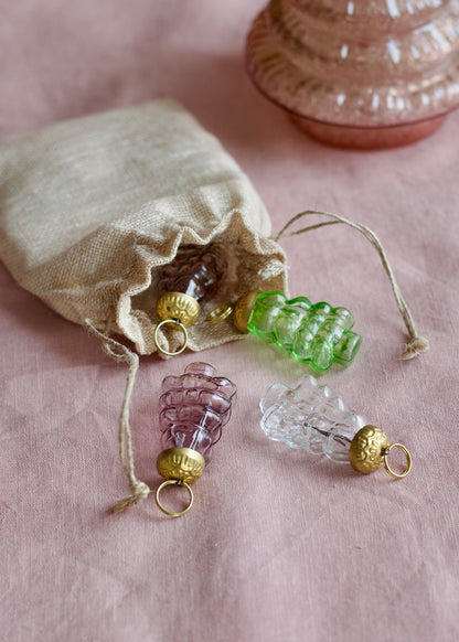 Set von Weihnachtsbaumkugeln aus Glas