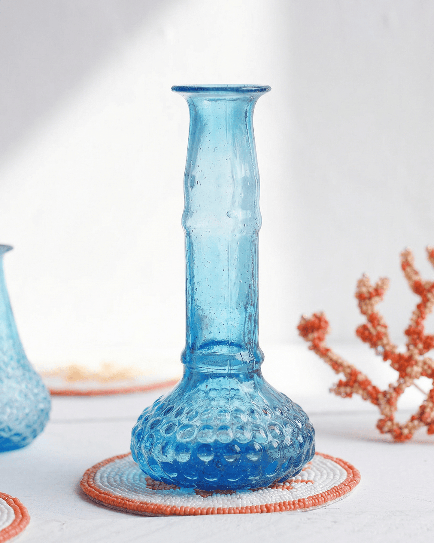 Handgemaakt vaasje lichtblauw glas