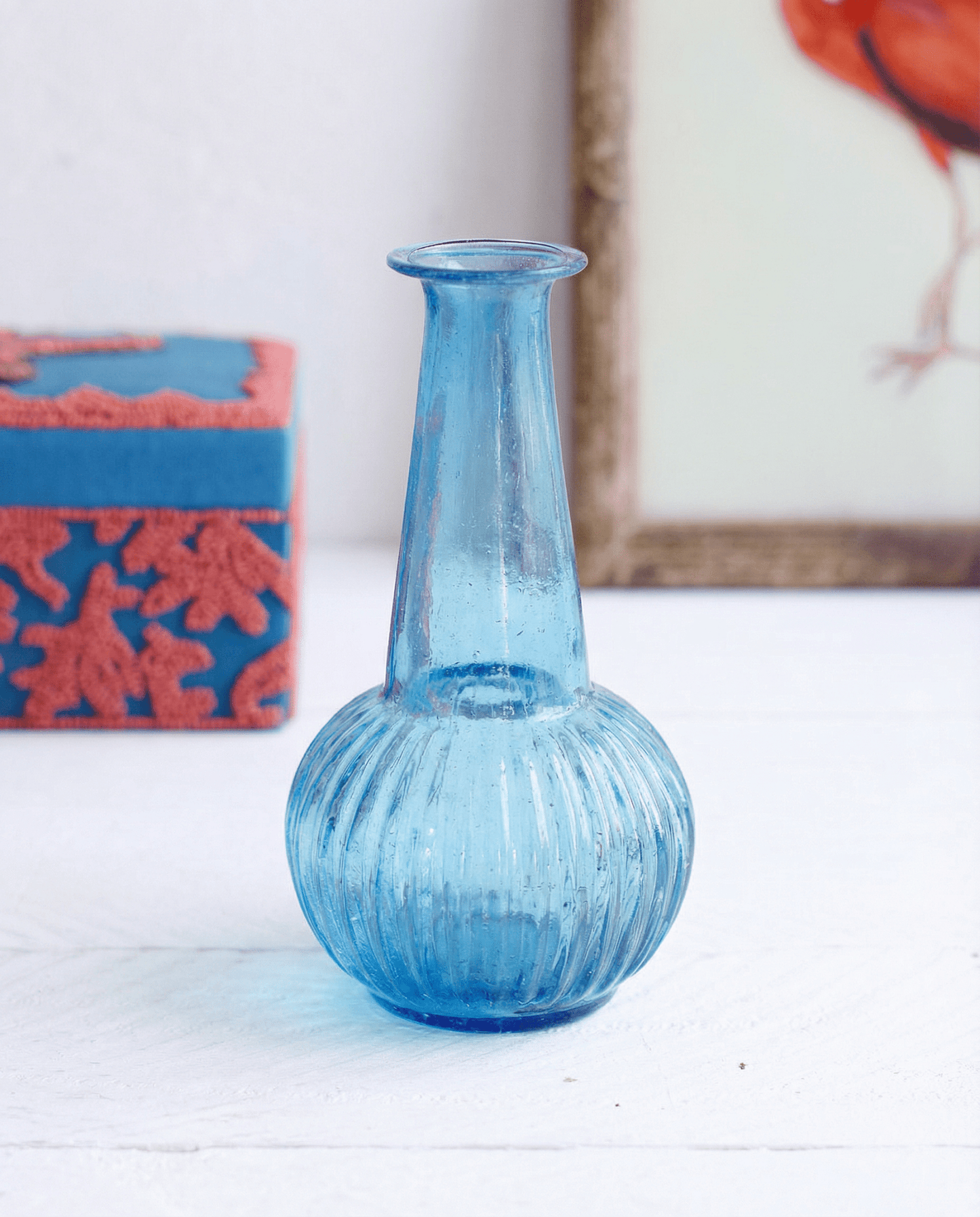 Handgemaakt vaasje lichtblauw glas