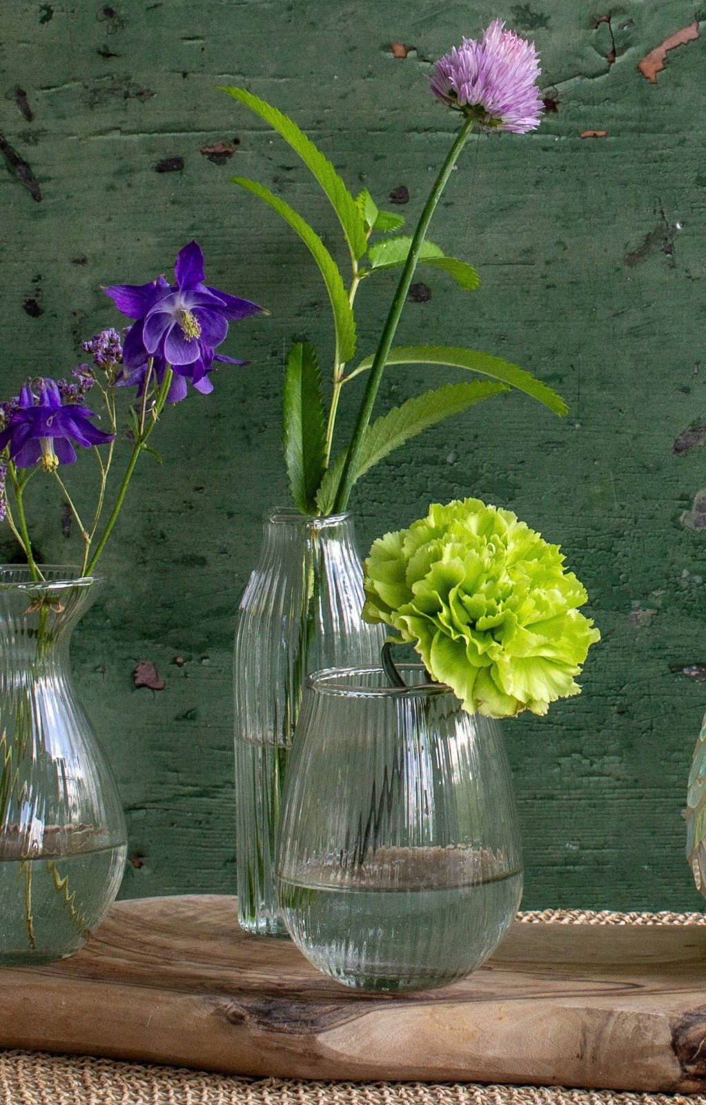 Vase en verre strié