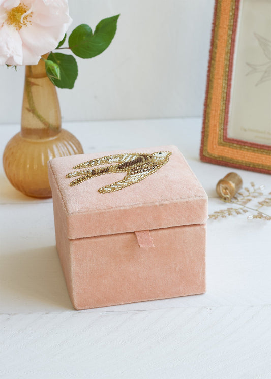 Velvet box swallow AKS014