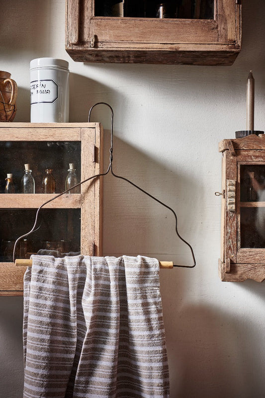 Metal hanger with bamboo