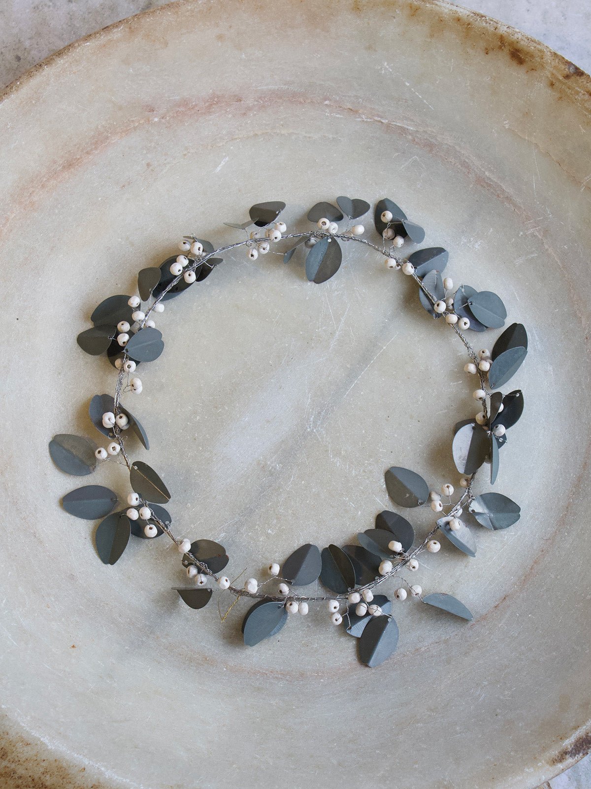 Wreath zinc white berries